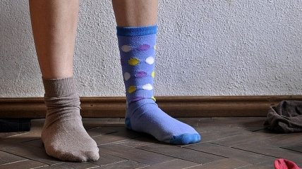 Тайна раскрыта: зачем мужчины разбрасывают носки