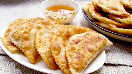 Чебуреки с соленым сыром