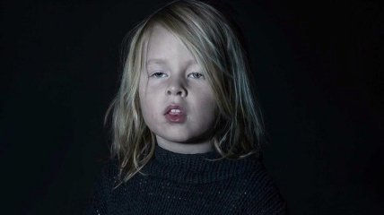 Ребенок-зомби: фотограф показала, как телевизор влияет на детей