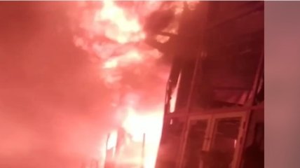 Огонь сжирал все на пути: новое видео пожара в харьковском ТЦ, снятое очевидцем