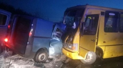 В ДТП с участием автобуса возле Кременчуга погиб человек, много пострадавших
