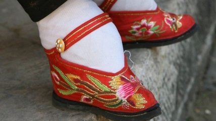 Жуткие традиции: шокирующие снимки "лотосовых ножек" китайских женщин (Фото)
