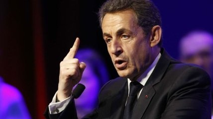 Миллионный подписчик Саркози в "Facebook" проведет день с политиком
