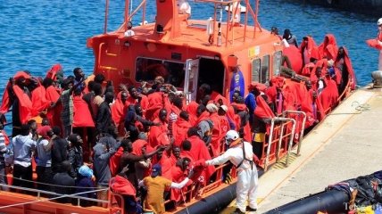 У побережья Испании спасены пол тысячи мигрантов