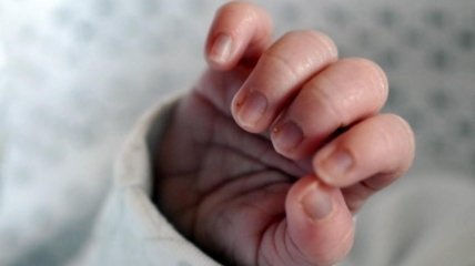 Как правильно подстригать ногти новорожденному