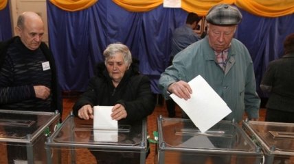 Януковичу нужно показать интерес к судьбе народа для переизбрания