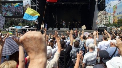 Майдан принял решение стоять дальше (Видео)