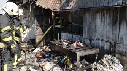 Пожар в Киеве: На одном из столичных рынков чуть не погибла женщина 