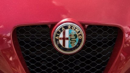 Выглядит великолепно: Alfa Romeo представила концепт нового гиперкара