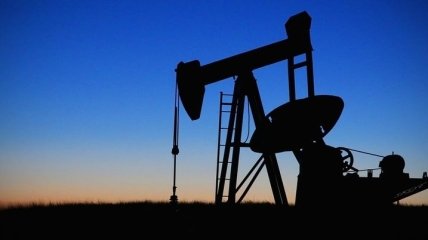 Нафта дешевшає на невтішних прогнозах економічного зростання