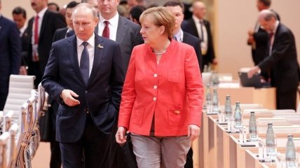 Меркель рассказала, какими подарками обменивалась с Путиным