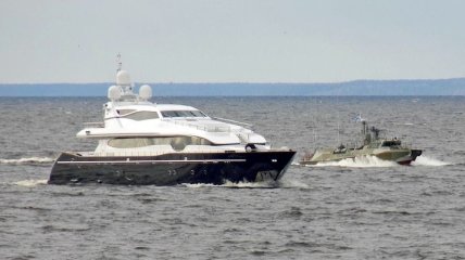 У любовницы Путина нашли 40-метровую яхту, которую охраняет новейший катер российского флота
