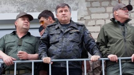 Аваков: Танк террористов превратили в металлолом