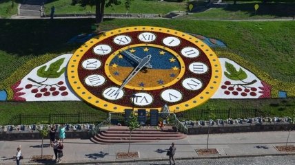 В Киеве обновили цветочные часы