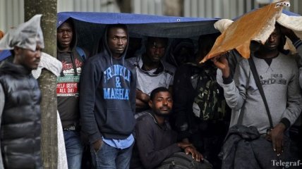 Мигрантов из лагеря в Кале расселят по всей Франции