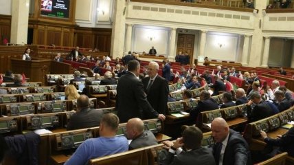 Рада приняла за основу проект закона новой редакции о дипслужбе
