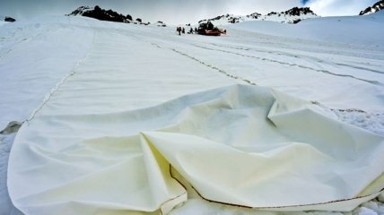 Гламурненько: ледник в Италии окрасился в розовый цвет