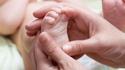 Флешмоб от Минюста: свидетельства о рождении вручают прямо в роддоме