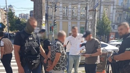 Задержание военкома-миллионера в Киеве: на фото ГБР заметили интересную деталь