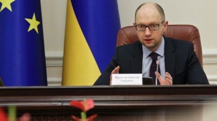 Яценюк: Закон о госмедстраховании будет принят до конца 2015 года