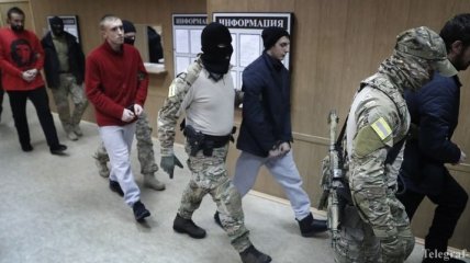 ЕС наблюдал за "судом" над украинскими моряками и осуждает его решение