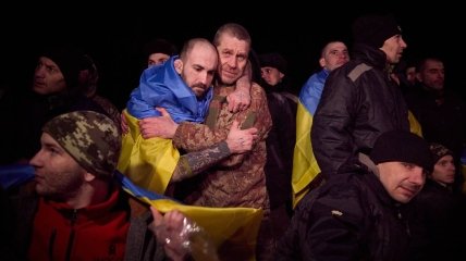 Украинских пленных вернули домой