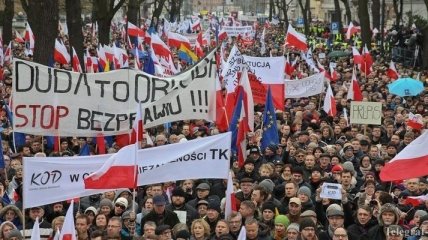 Многотысячная акция протеста в охватила Варшаву