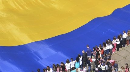 Сегодня в Мариуполе развернут самый большой флаг Украины