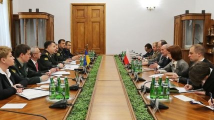 Министры обороны Украины и Польши провели встречу в Киеве