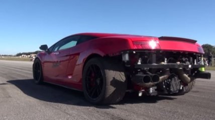 Lamborghini Gallardo утопили в пруду (Видео)