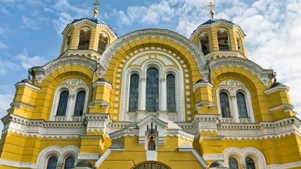 Во Владимирском соборе проходит торжественное богослужение