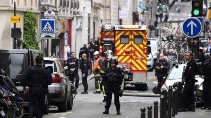 В Париже мужчина захватил заложников, есть раненый 