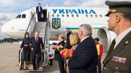 Самолет Порошенко приземлился в США