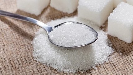 Сахар регулярно начинает дорожать в середине лета