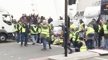 "Brexit сейчас": Желтые жилеты заблокировали Вестминстерский мост в Лондоне