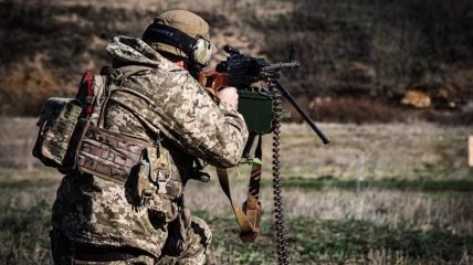 Украинские военные продолжают оборону страны