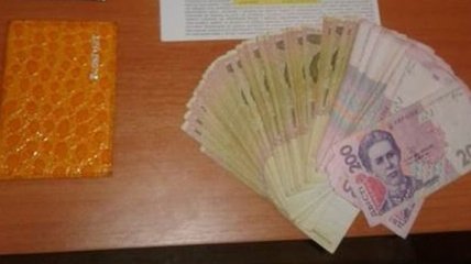 В Донецкой области пятерых полицейских задержали на взятке