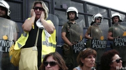 Полиция применила слезоточивый газ против протестующих в Афинах