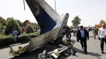 При крушении пассажирского самолета в Иране есть выжившие