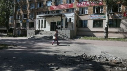 В Донецке звучали взрывы и залпы