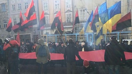 Правый Сектор пикетирует Львовскую облраду
