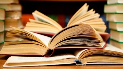 Президент подписал закон о бесплатных учебниках для школьников