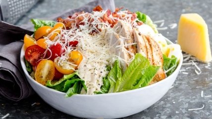 Рецепт дня: классический салат "Цезарь"