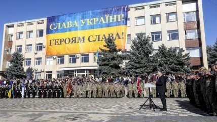 Парубий подписал закон о "Слава Украине! - Героям слава!" в ВСУ