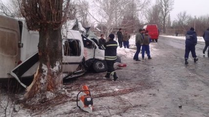 На Луганщине в ДТП с маршруткой пострадали 10 человек