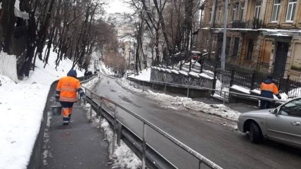 В "Киевавтодоре" рассказали, каким образом борются со снегом в столице