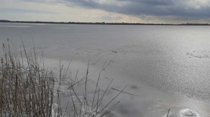 Чудом остались живы: в Николаевской области трое детей провалились под лед