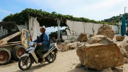 В результате землетрясения в Эгейском море разрушены десятки домов