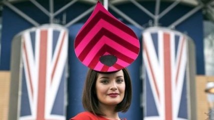 Самые безумные шляпы гостей королевских скачек (Фото) 