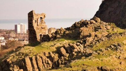 Парк богат археологическими находками: археологи раскопали древнюю крепость на скале Трон Артура